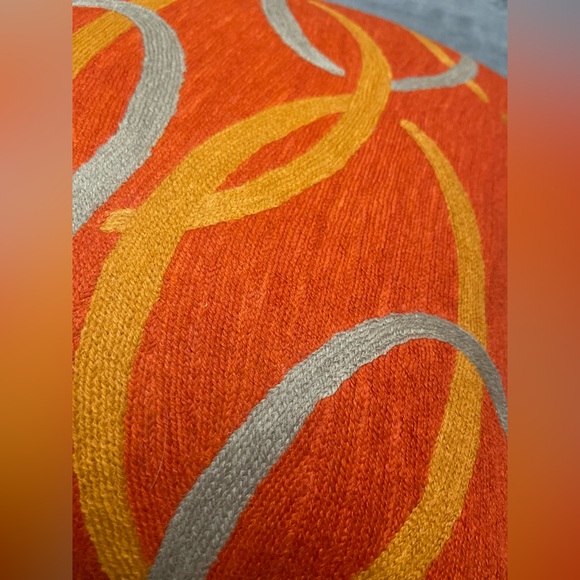 Judy Ross Textiles~New York~Bold~Embroidered Chain Stitch Pillow~Size 18” X 18” - Picture 6 of 9